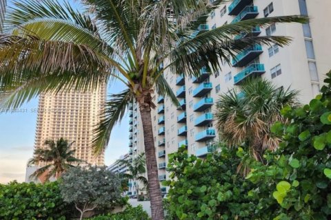 Condominio en venta en Hollywood, Florida, 1 dormitorio, 81.75 m2 № 1929924 - foto 23