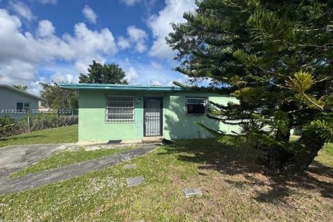 House in Miami-Dade, Florida № 1986750 - photo 1