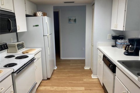 Condominio en alquiler en Bradenton, Florida, 2 dormitorios, 115.2 m2 № 231569 - foto 12