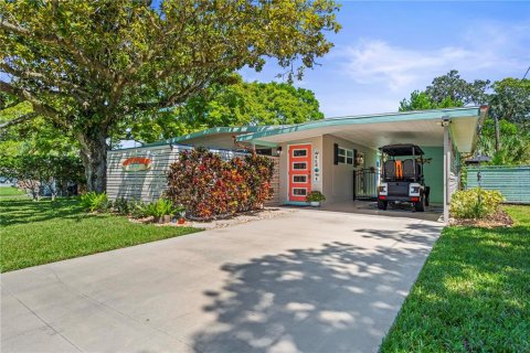 House in New Port Richey, Florida 2 bedrooms, 80.27 sq.m. № 1916405 - photo 1