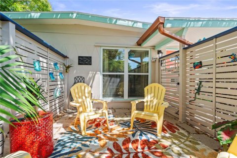 House in New Port Richey, Florida 2 bedrooms, 80.27 sq.m. № 1916405 - photo 5