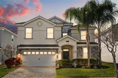 House in Davenport, Florida 8 bedrooms, 363.15 sq.m. № 2123167