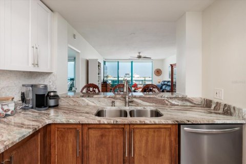 Condo in Clearwater, Florida, 2 bedrooms  № 2128148 - photo 11