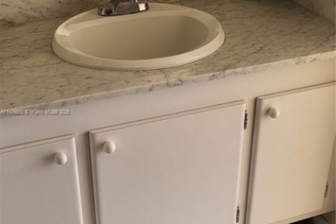 Снять в аренду кондоминиум в Майами, Флорида 2 спальни, 119.94м2, № 1865397 - фото 23