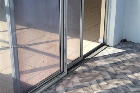 Снять в аренду кондоминиум в Майами, Флорида 2 спальни, 119.94м2, № 1865397 - фото 10