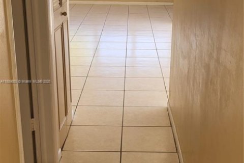 Снять в аренду кондоминиум в Майами, Флорида 2 спальни, 119.94м2, № 1865397 - фото 14