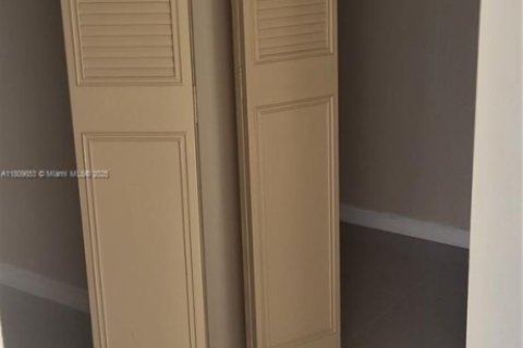 Снять в аренду кондоминиум в Майами, Флорида 2 спальни, 119.94м2, № 1865397 - фото 27