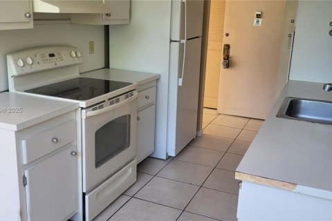 Снять в аренду кондоминиум в Майами, Флорида 2 спальни, 119.94м2, № 1865397 - фото 5