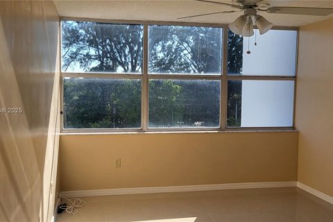 Снять в аренду кондоминиум в Майами, Флорида 2 спальни, 119.94м2, № 1865397 - фото 18