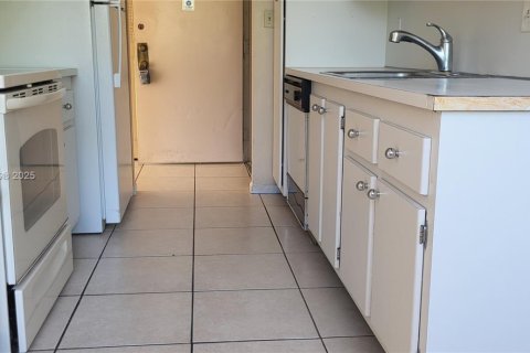 Снять в аренду кондоминиум в Майами, Флорида 2 спальни, 119.94м2, № 1865397 - фото 29