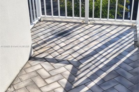 Снять в аренду кондоминиум в Майами, Флорида 2 спальни, 119.94м2, № 1865397 - фото 8