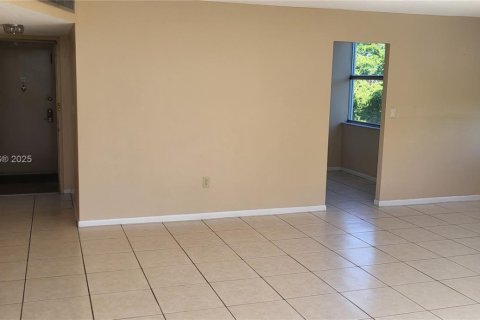 Снять в аренду кондоминиум в Майами, Флорида 2 спальни, 119.94м2, № 1865397 - фото 7