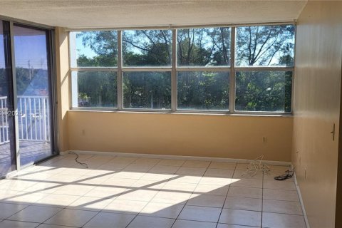 Снять в аренду кондоминиум в Майами, Флорида 2 спальни, 119.94м2, № 1865397 - фото 1