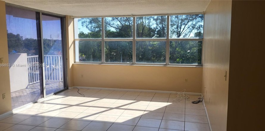 Condo in Miami, Florida, 2 bedrooms № 1865397