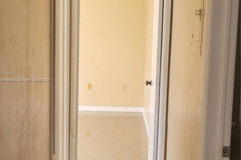 Снять в аренду кондоминиум в Майами, Флорида 2 спальни, 119.94м2, № 1865397 - фото 11