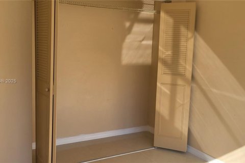 Снять в аренду кондоминиум в Майами, Флорида 2 спальни, 119.94м2, № 1865397 - фото 16