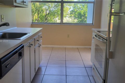 Снять в аренду кондоминиум в Майами, Флорида 2 спальни, 119.94м2, № 1865397 - фото 3