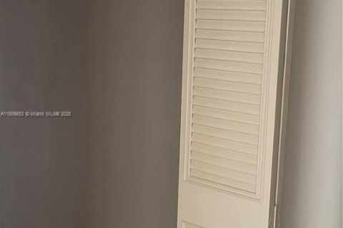 Снять в аренду кондоминиум в Майами, Флорида 2 спальни, 119.94м2, № 1865397 - фото 21