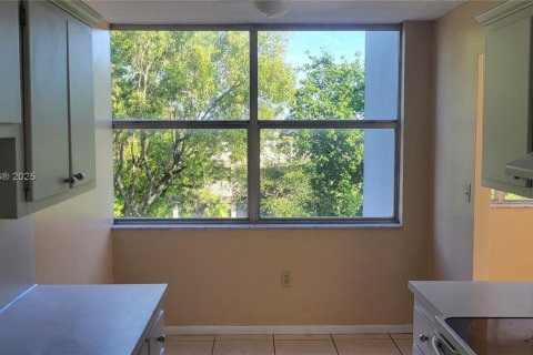 Снять в аренду кондоминиум в Майами, Флорида 2 спальни, 119.94м2, № 1865397 - фото 4