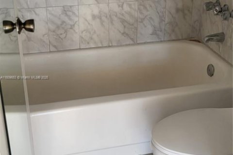 Снять в аренду кондоминиум в Майами, Флорида 2 спальни, 119.94м2, № 1865397 - фото 22