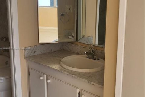 Снять в аренду кондоминиум в Майами, Флорида 2 спальни, 119.94м2, № 1865397 - фото 20