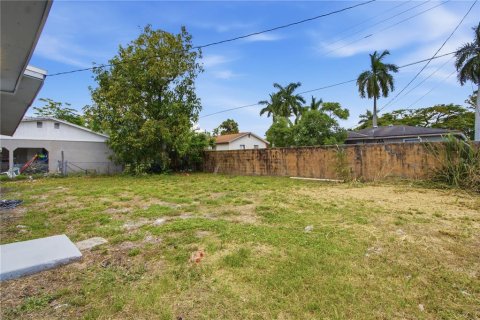 House in Fort Myers, Florida 4 bedrooms, 116.5 sq.m. № 2231281 - photo 30