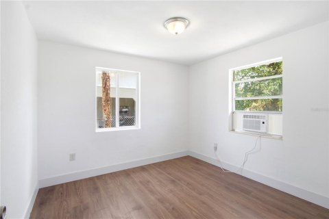 House in Fort Myers, Florida 4 bedrooms, 116.5 sq.m. № 2231281 - photo 24