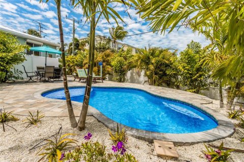 Condominio en venta en Holmes Beach, Florida, 2 dormitorios, 86.12 m2 № 1902020 - foto 3