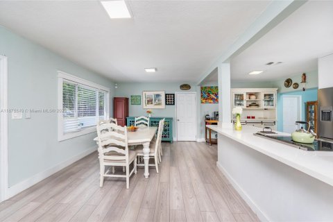 House in Miami, Florida 4 bedrooms, 146.23 sq.m. № 1927669 - photo 4