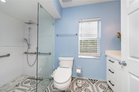 House in Miami, Florida 4 bedrooms, 146.23 sq.m. № 1927669 - photo 15