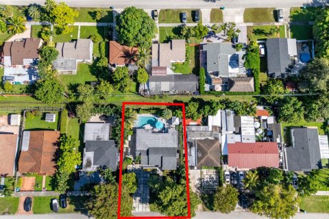 House in Miami, Florida 4 bedrooms, 146.23 sq.m. № 1927669 - photo 30