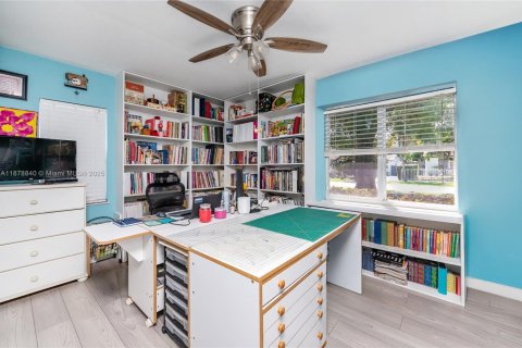 House in Miami, Florida 4 bedrooms, 146.23 sq.m. № 1927669 - photo 16