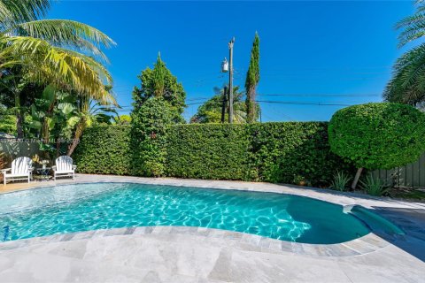 House in Miami, Florida 4 bedrooms, 146.23 sq.m. № 1927669 - photo 25