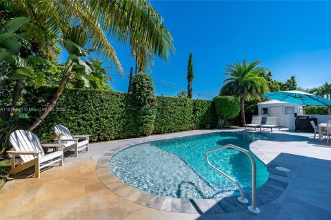 House in Miami, Florida 4 bedrooms, 146.23 sq.m. № 1927669 - photo 28