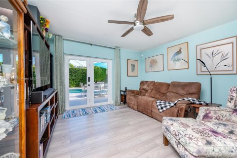 House in Miami, Florida 4 bedrooms, 146.23 sq.m. № 1927669 - photo 21
