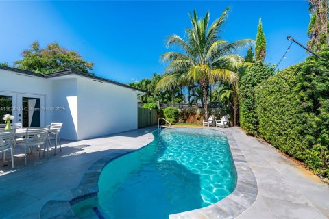 House in Miami, Florida 4 bedrooms, 146.23 sq.m. № 1927669 - photo 29