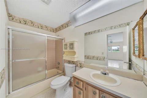 House in West Palm Beach, Florida 2 bedrooms, 125.05 sq.m. № 1891180 - photo 27