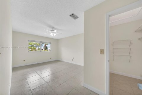 House in West Palm Beach, Florida 2 bedrooms, 125.05 sq.m. № 1891180 - photo 22