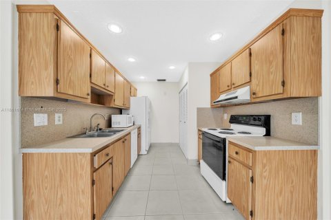 House in West Palm Beach, Florida 2 bedrooms, 125.05 sq.m. № 1891180 - photo 11