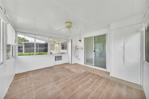 House in West Palm Beach, Florida 2 bedrooms, 125.05 sq.m. № 1891180 - photo 30