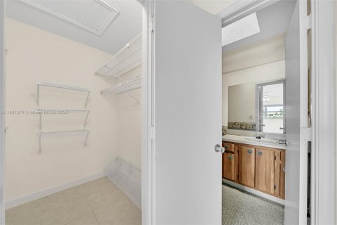 House in West Palm Beach, Florida 2 bedrooms, 125.05 sq.m. № 1891180 - photo 26