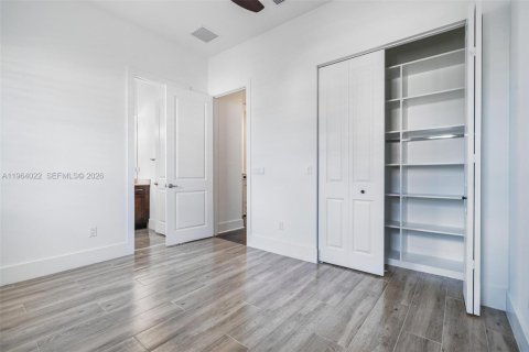 Casa en alquiler en Fort Lauderdale, Florida, 3 dormitorios, 226.31 m2 № 2025676 - foto 24