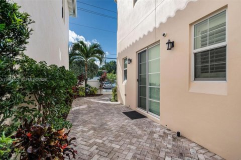 Casa en alquiler en Fort Lauderdale, Florida, 3 dormitorios, 226.31 m2 № 2025676 - foto 28