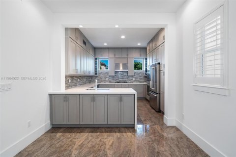 Casa en alquiler en Fort Lauderdale, Florida, 3 dormitorios, 226.31 m2 № 2025676 - foto 7