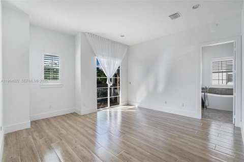 Casa en alquiler en Fort Lauderdale, Florida, 3 dormitorios, 226.31 m2 № 2025676 - foto 12