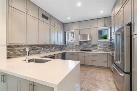 Casa en alquiler en Fort Lauderdale, Florida, 3 dormitorios, 226.31 m2 № 2025676 - foto 5