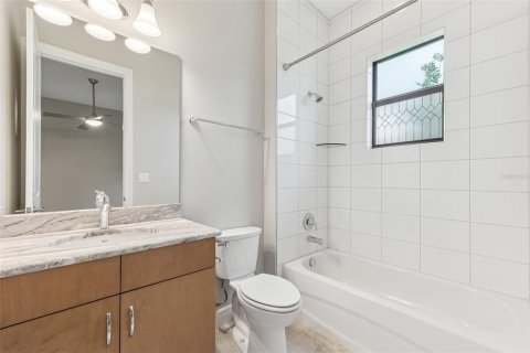 House in Sarasota, Florida 4 bedrooms, 271.46 sq.m. № 1630553 - photo 22