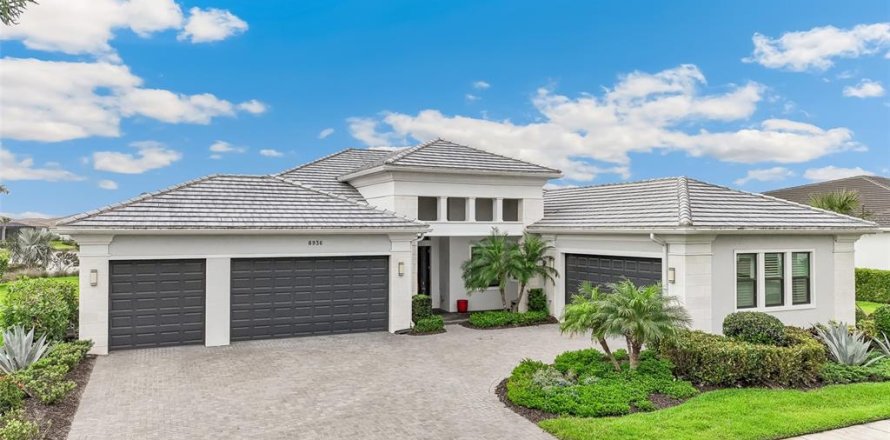 House in Sarasota, Florida 4 bedrooms, 271.46 sq.m. № 1630553