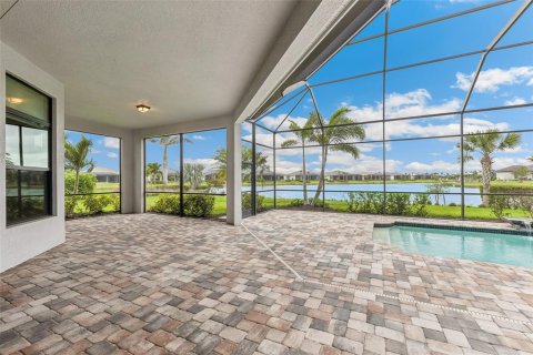 House in Sarasota, Florida 4 bedrooms, 271.46 sq.m. № 1630553 - photo 28