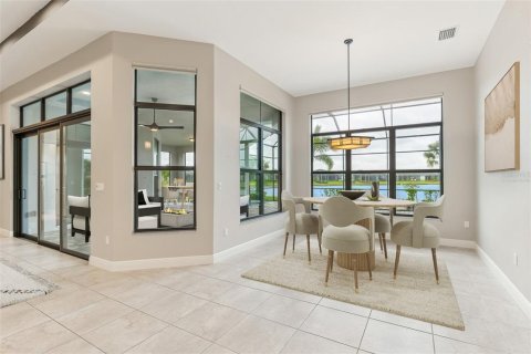 House in Sarasota, Florida 4 bedrooms, 271.46 sq.m. № 1630553 - photo 11